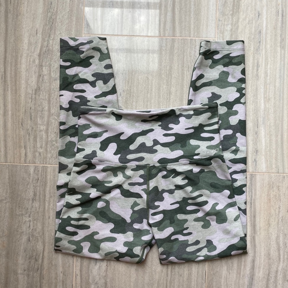 Lorna Jane camo leggings